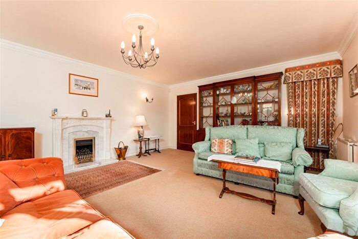 4 Bedroom Detached House For Sale In Manor Road, Adderbury, Banbury, OX17
