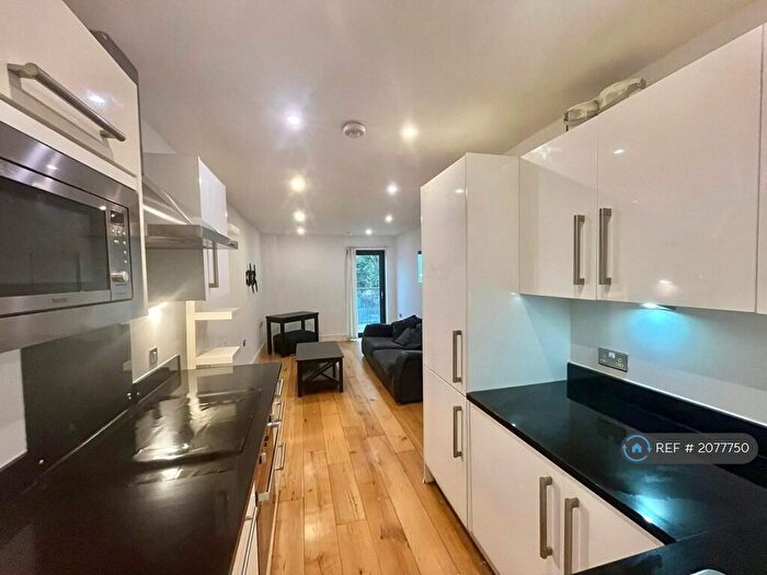 1 Bedroom Flat To Rent In Baythorne House, Canning Town, E16