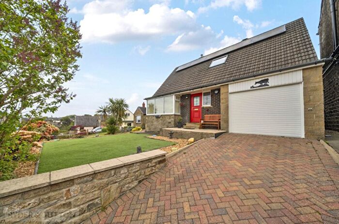 3 Bedroom House For Sale In Weatherhill Road, Birchencliffe, Huddersfield, West Yorkshire, HD3