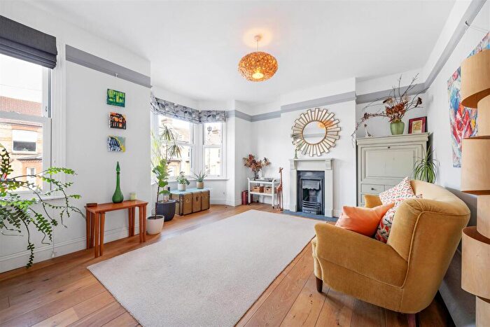 2 Bedroom Flat For Sale In Queen Mary Road, London, SE19