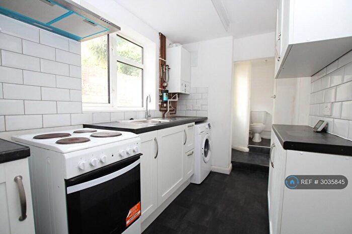 2 Bedroom Terraced House To Rent In Thorold Road, Chatham, ME5