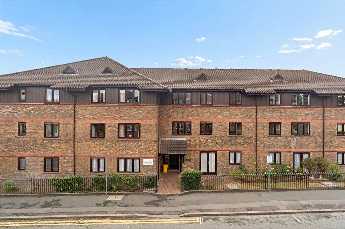 1 Bedroom Apartment For Sale In Huskards, Waldegrave Gardens, Upminster, RM14