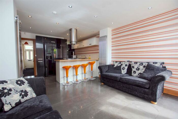 6 Bedroom House To Rent In Teignmouth Road, Birmingham, B29