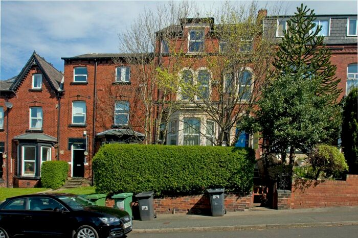 Flat To Rent In Kelso Road, Hyde Park, Leeds, LS2