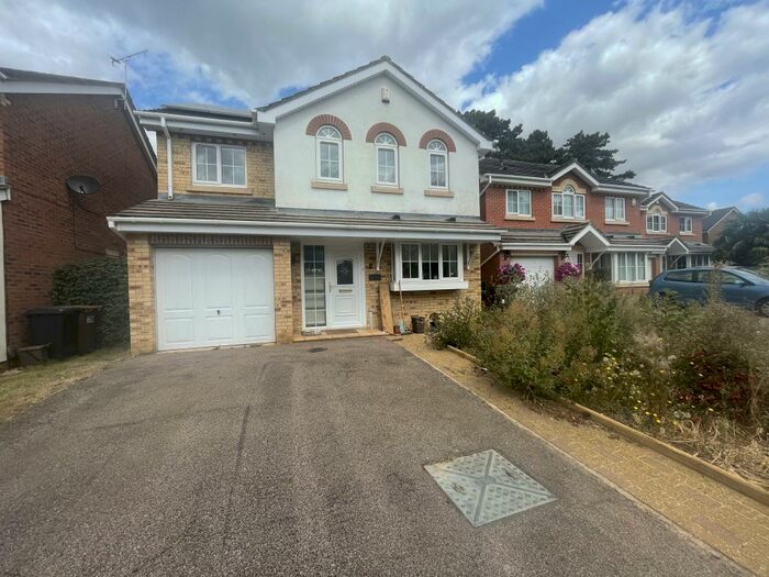 4 Bedroom House To Rent In Penfold Gardens, Great Billing, Northampton, NN3