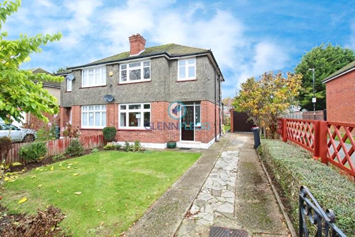 3 Bedroom Semi-Detached House To Rent In Kendal Drive, Slough, SL2