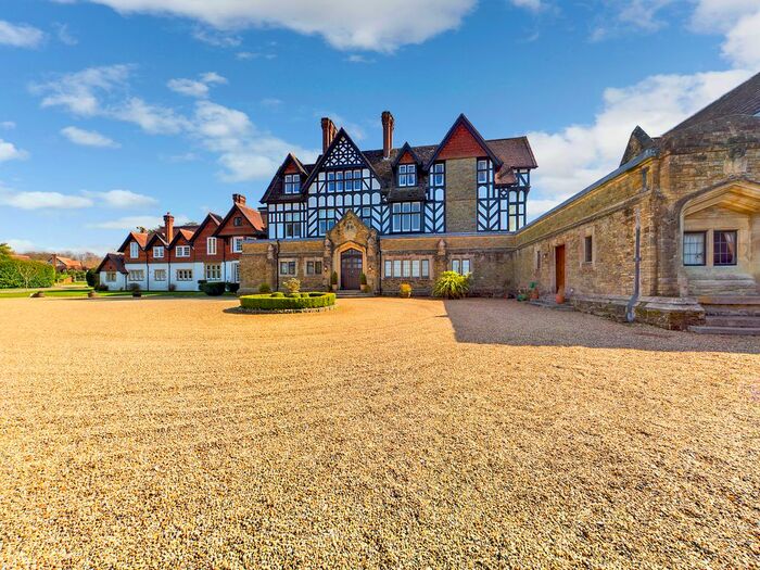 2 Bedroom Flat To Rent In Forest Road, Colgate, Horsham, RH12