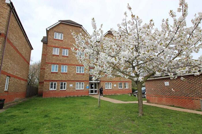 2 Bedroom Apartment For Sale In Woburn Close, Thamesmead, SE28