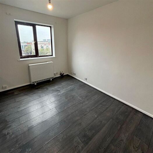 1 Bedroom Flat To Rent In Beechwood Court, Turner Street, Sparkbrook, Birmingham, B11