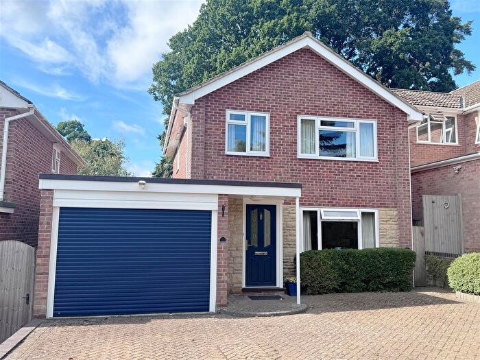 3 Bedroom Detached House For Sale In Cheviot Close, Newbury, RG14