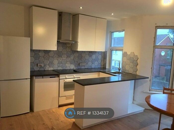 2 Bedroom Flat To Rent In New Barn Street, London, E13
