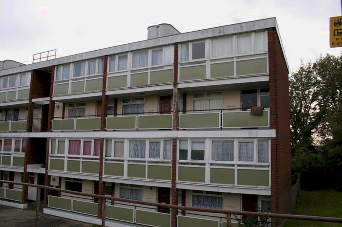 4 Bedroom Flat To Rent In Ibsley Gardens, London, SW15