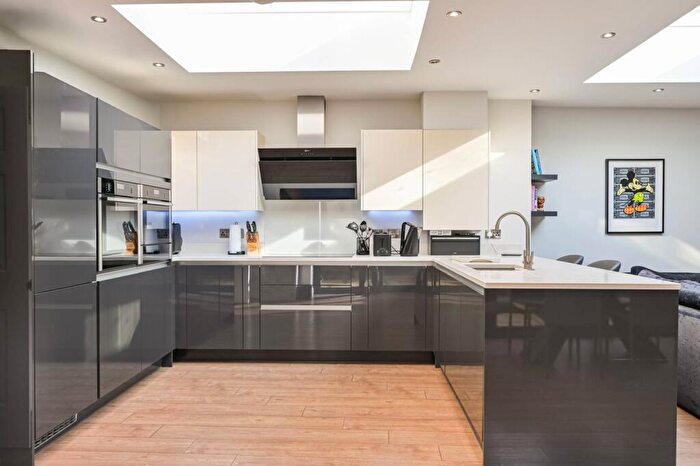 3 Bedroom Flat For Sale In Islington High Street, , Angel, London, N1