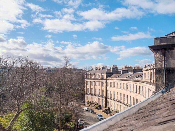 2 Bedroom Flat To Rent In Royal Circus, Edinburgh, EH3