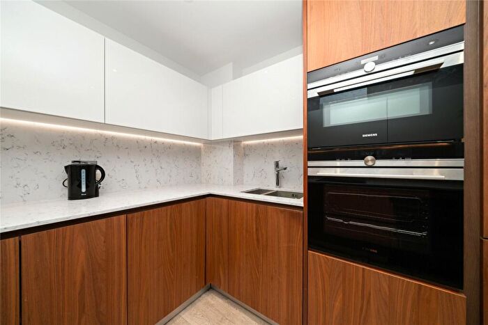 2 Bedroom Apartment For Sale In Stable Walk, E1