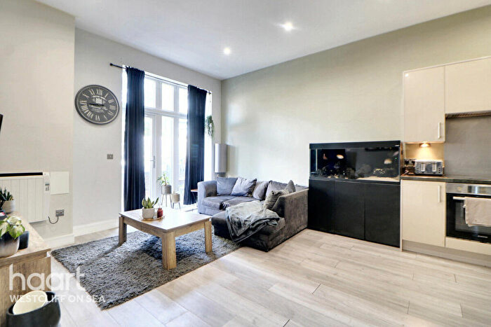 1 Bedroom Flat For Sale In Victoria Avenue, Westcliff-On-Sea, SS2