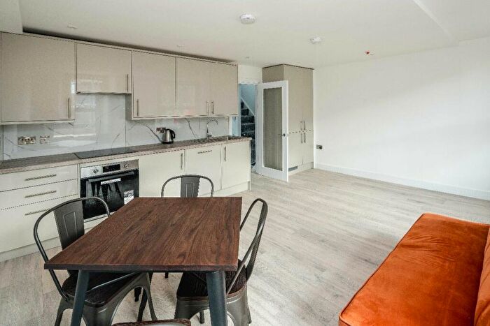 3 Bedroom Flat To Rent In Malden Road, London, NW5