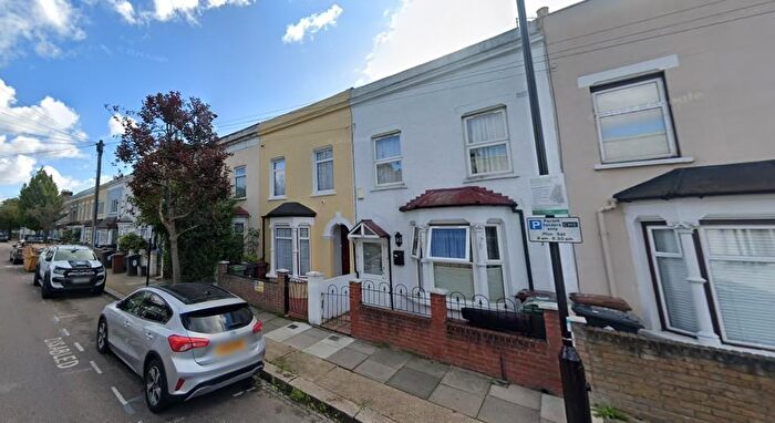 4 Bedroom Town House To Rent In Vansittart Road, Forest Gate, Wanstead Heath, Leytonstone, London, E7