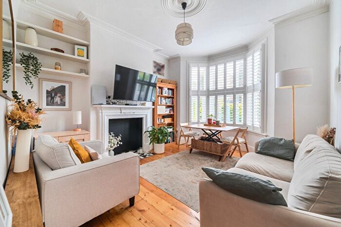 2 Bedroom Flat For Sale In Cavendish Road, Balham, London, SW12