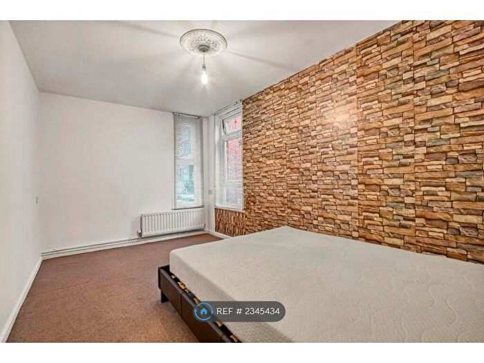 1 Bedroom Flat To Rent In Slade Walk, London, SE17