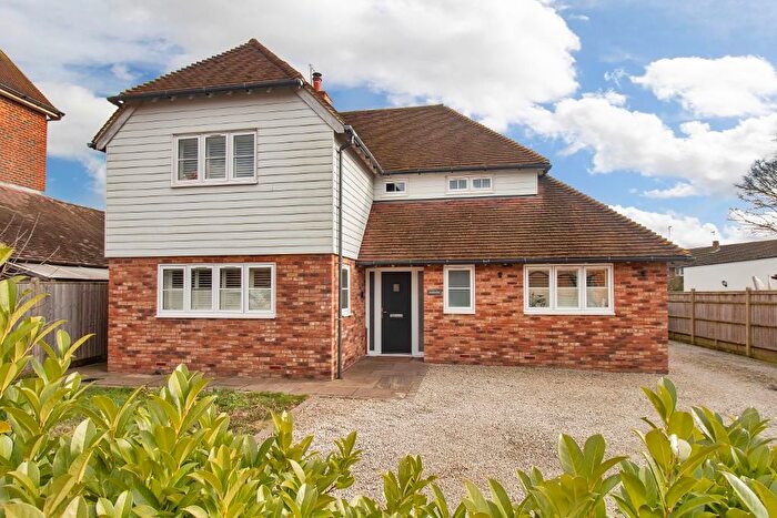 4 Bedroom Detached House For Sale In Station Road, Staplehurst, Kent, TN12