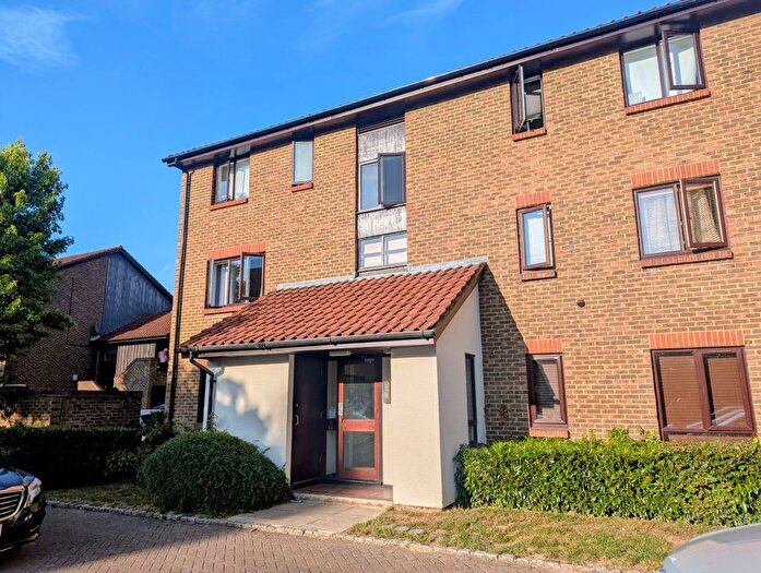 Studio For Sale In Whitecroft, Horley, RH6