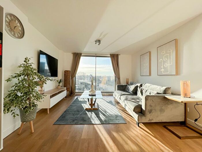 2 Bedroom Flat To Rent In Clyde Street, Glasgow, G1