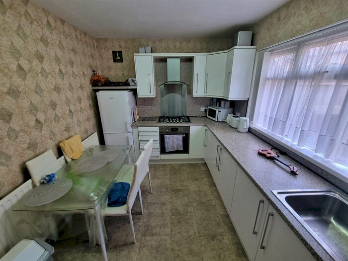 2 Bedroom End Of Terrace House To Rent In Upper Woodlands Road, Bradford, BD8