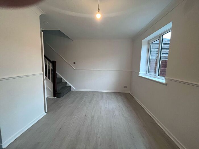 1 Bedroom Terraced House For Sale In Holden Close, Dagenham, RM8