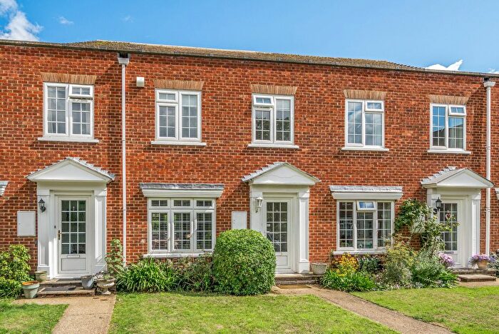 3 Bedroom Terraced House For Sale In Dunboe Place, Shepperton, TW17