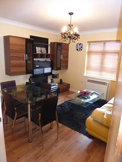 1 Bedroom Flat To Rent In Kingston, Road, Staines, Middlesex, TW18
