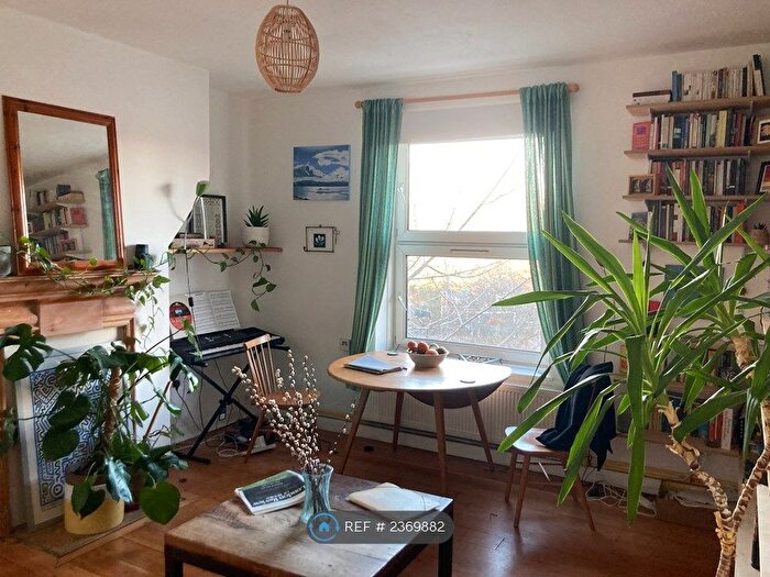 2 Bedroom Flat To Rent In Waterloo Gardens, London, E2