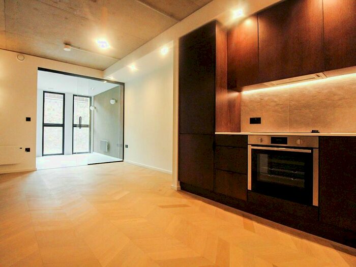 1 Bedroom Flat To Rent In Spinners Way, Manchester, M15