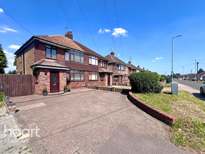 3 Bedroom Semi-Detached House For Sale In Toddington Road, Luton, LU4