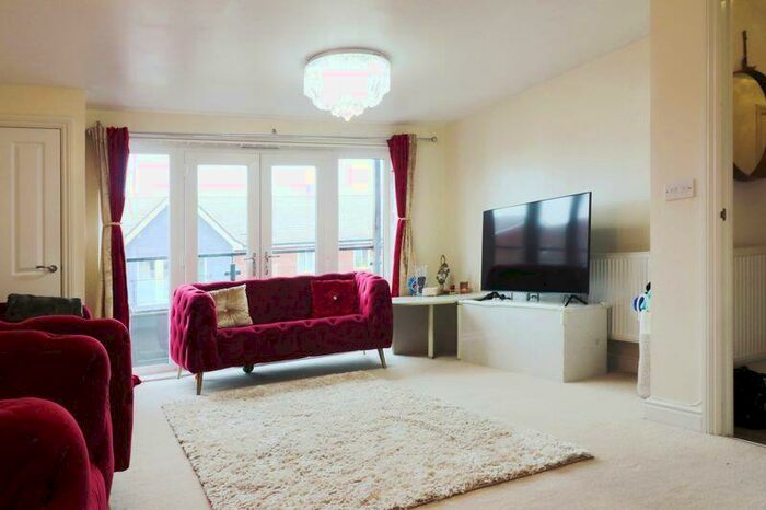 2 Bedroom Flat For Sale In Chadwick Road, Langley, SL3