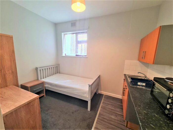 Studio To Rent In Westland Road, Wolverhampton, WV3