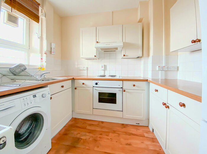 3 Bedroom Flat To Rent In Maygood Street, London, N1