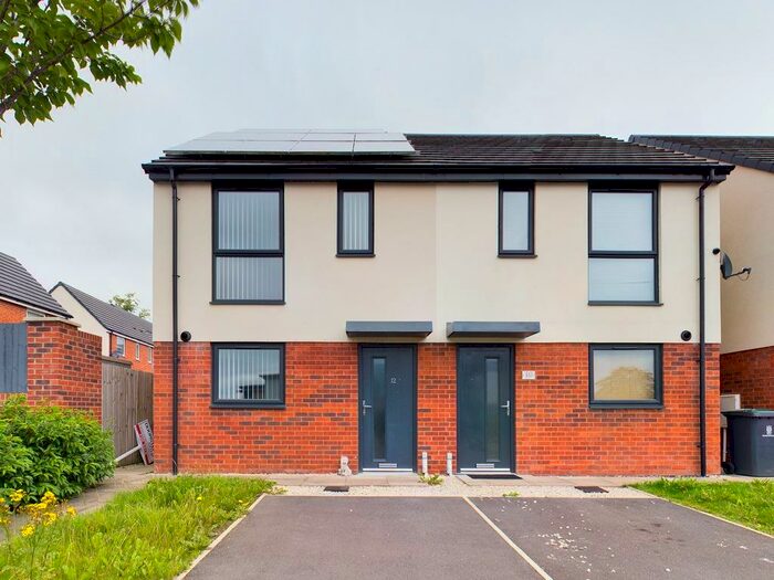 2 Bedroom Semi-Detached House To Rent In Cambrian Way, Bucknall, Stoke-on-Trent, ST2