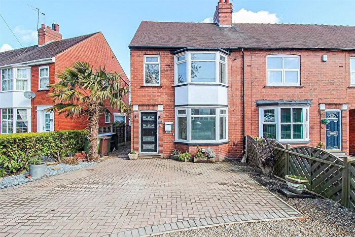 3 Bedroom End Terrace House For Sale In Oakwood Avenue, Wakefield, WF2