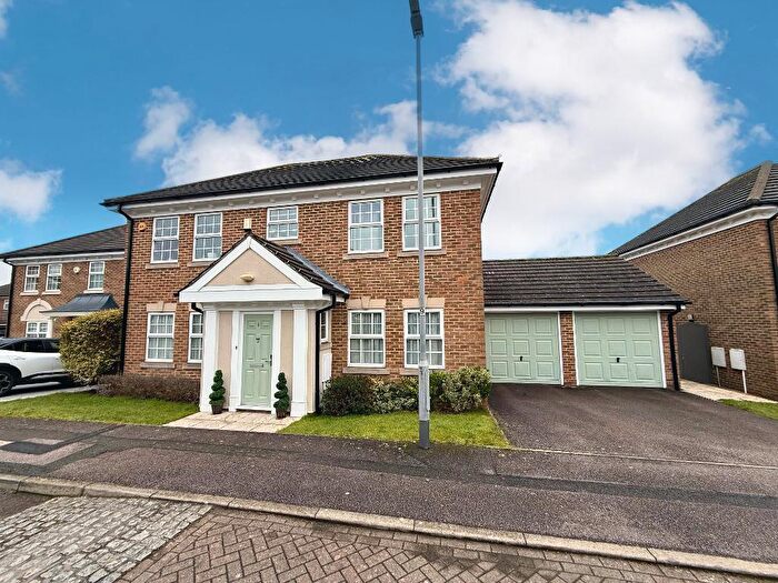 4 Bedroom Detached House For Sale In Hayton Close, Barton Hills, Luton, Bedfordshire, LU3