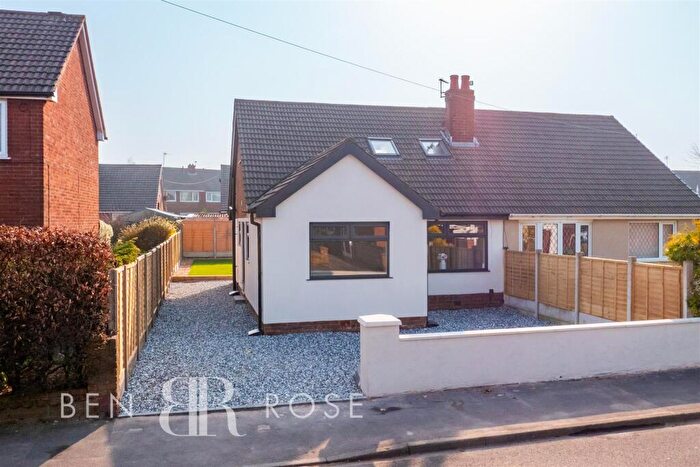 4 Bedroom Bungalow For Sale In Lever House Lane, Leyland, PR25