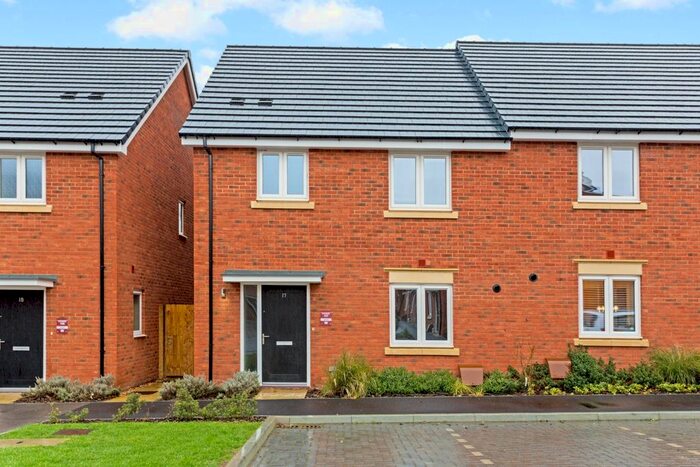 3 Bedroom Semi-Detached House To Rent In Woodfox Way, Haywards Heath, RH16