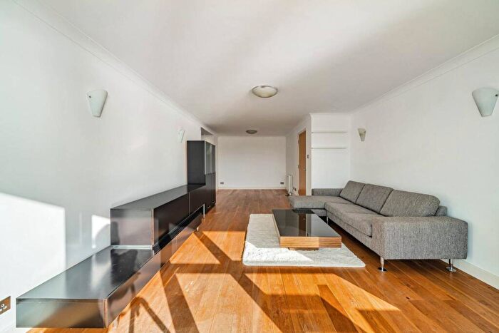 2 Bedroom Flat To Rent In Arnhem Wharf, Isle Of Dogs, London, E14