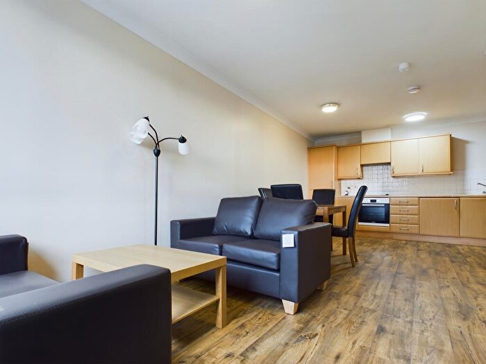 2 Bedroom Flat To Rent In Crown Heights, Alencon Link, Basingstoke, RG21