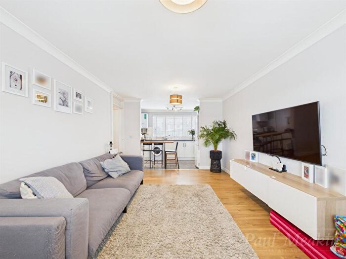1 Bedroom Flat For Sale In Thorpe Close, New Addington, CR0