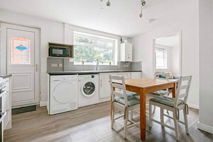 5 Bedroom Terraced House To Rent In Forsythia Gardens, Nottingham, NG7