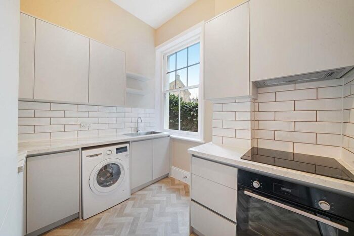 3 Bedroom Flat To Rent In Salusbury Road, London, NW6