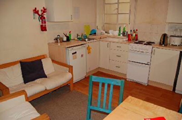 3 Bedroom Flat To Rent In Upper Byron Place, Bristol, BS8