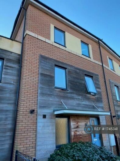 4 Bedroom Terraced House To Rent In Martlet Way, Gloucester, GL3