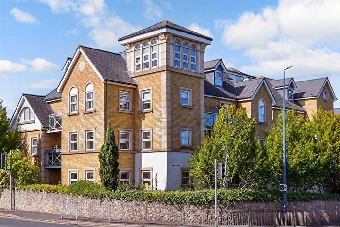 2 Bedroom Flat For Sale In Queensgate, Maidstone, Kent, ME16